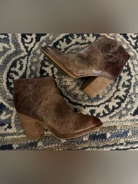 Diba True Distressed Leather boots size 6.5